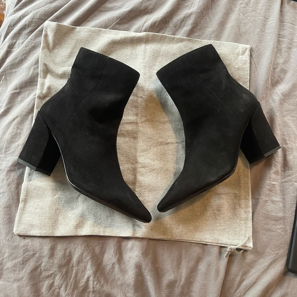 Aquatalia Black Suede Booties sz. 8